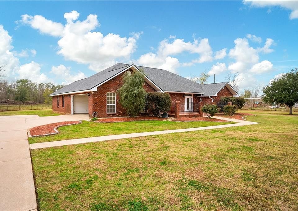 1st image of 209 Sunshine Dr