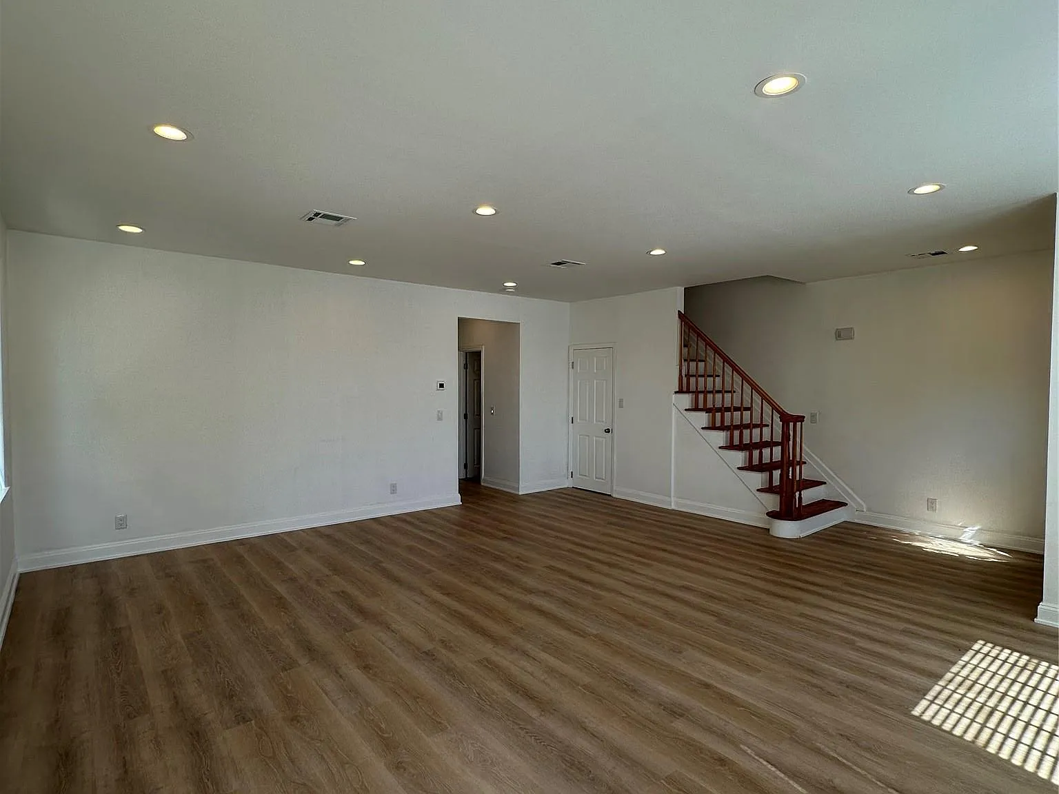 3 bed, 2.5 bath, 2000 sqft, $6,500 — Photo 3