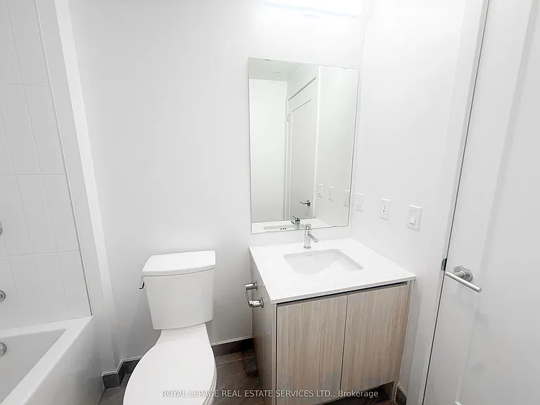 799 The Queensway #105 — Photo 20