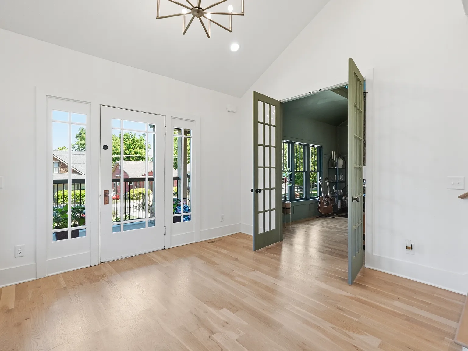 4 bed, 2723 sqft, $5,750 — Photo 3