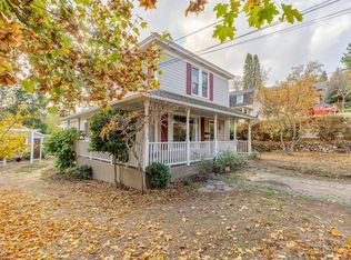 128 Nob Hill St, Ashland, OR