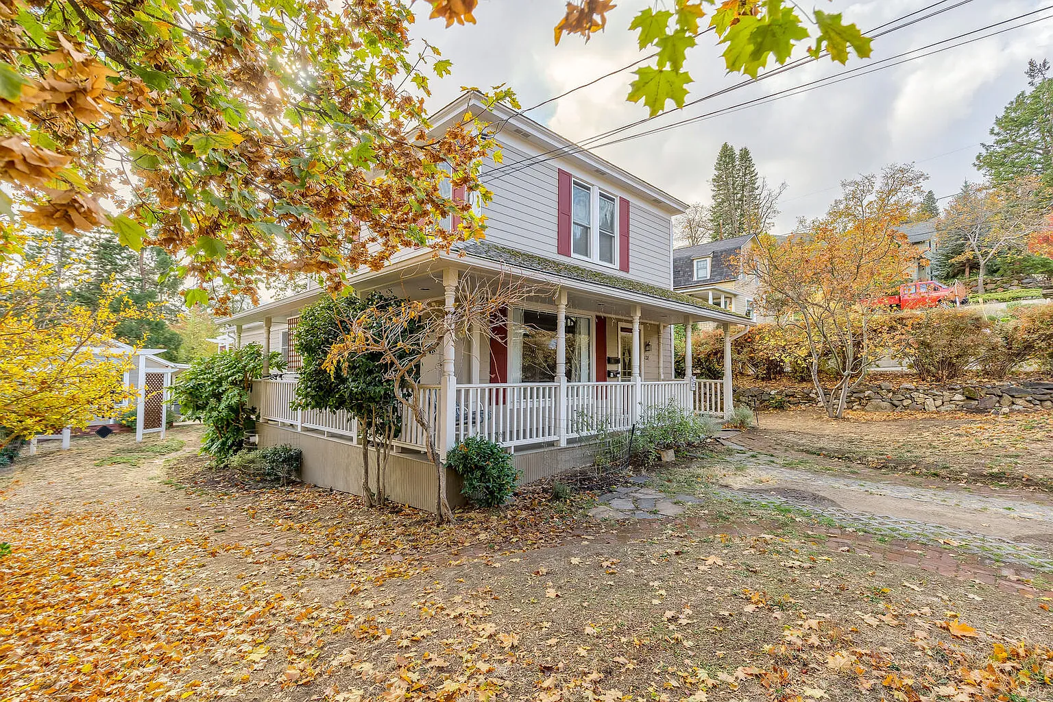 128 Nob Hill St photo 1