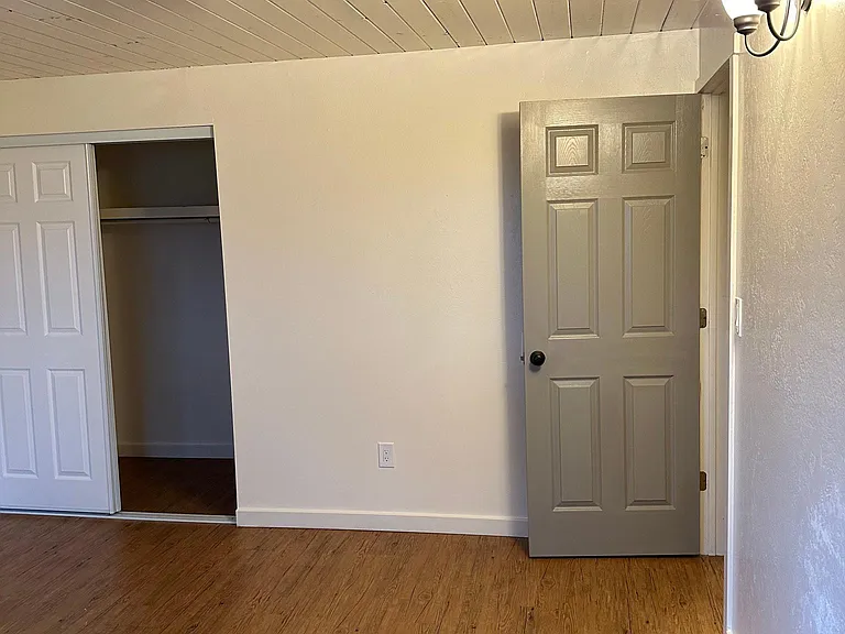 2460 SW Pickford St #4 — Photo 5