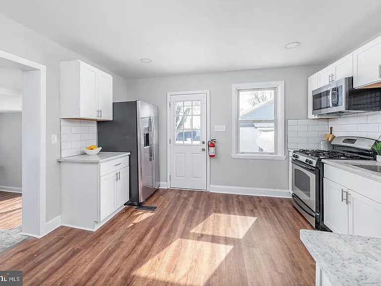 534 Blanchard Ave — Photo 4