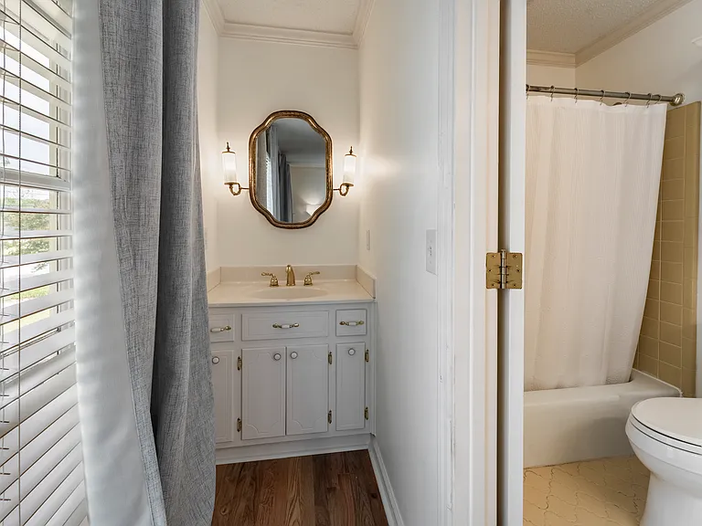 605 Regent Rd — Photo 11