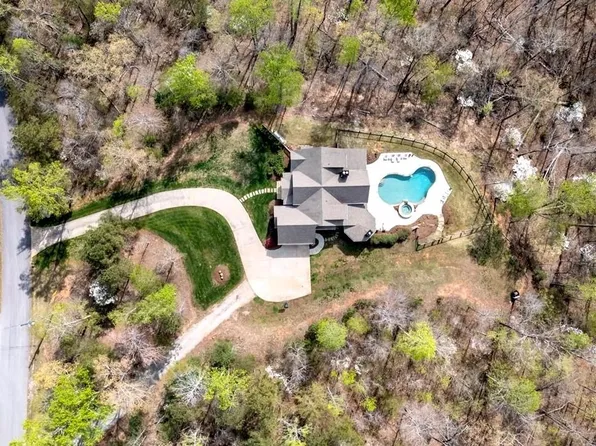 292 Etowah Dr, Dawsonville, GA 30534