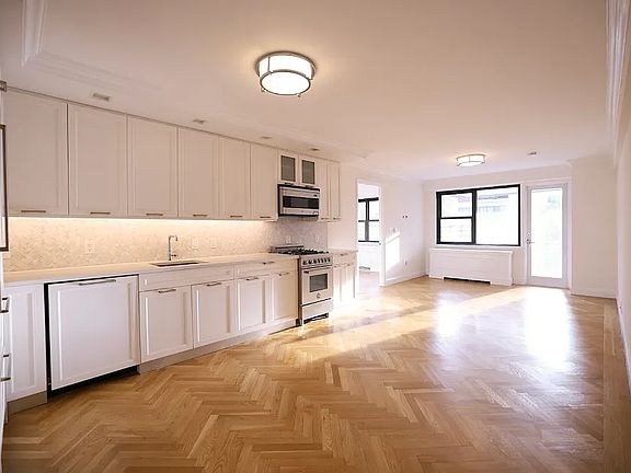 2nd image of 305 E 86th St #7R