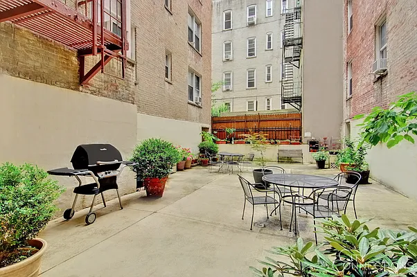 Sold by City Connections Realty | media 8
