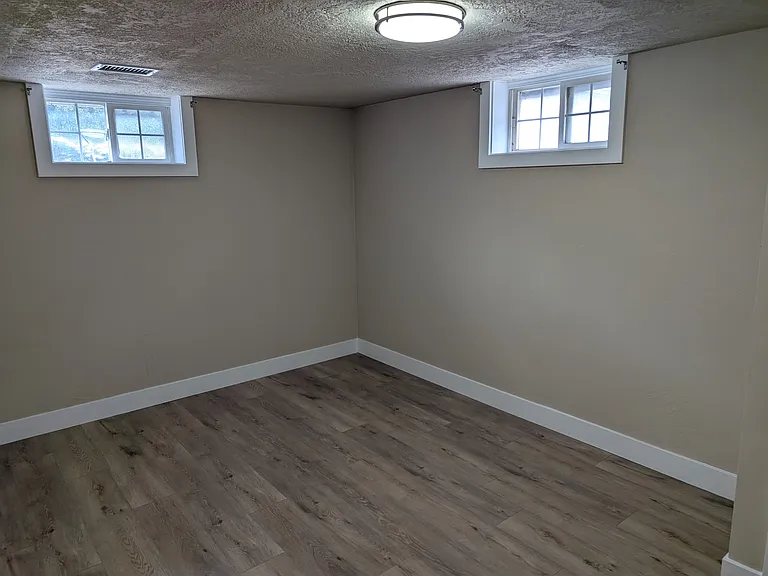 340 E Utopia Ave — Photo 6