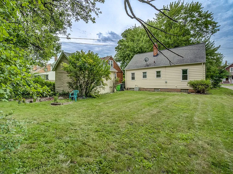 1343 Victory Dr — Photo 42