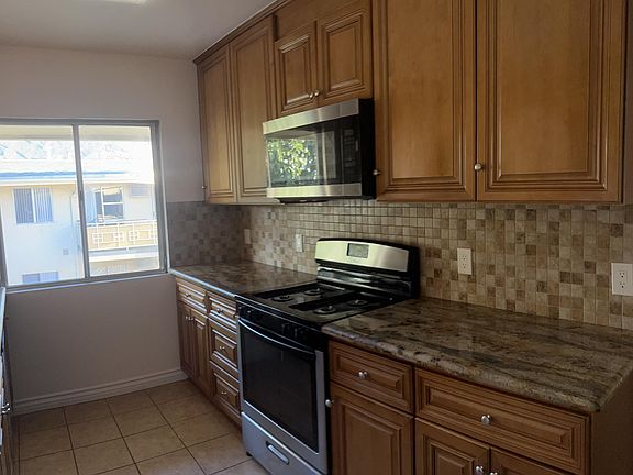 3rd image of 500 E Providencia Ave #Q