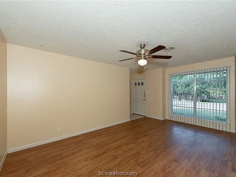 2317 Carter Creek Pkwy — Photo 2