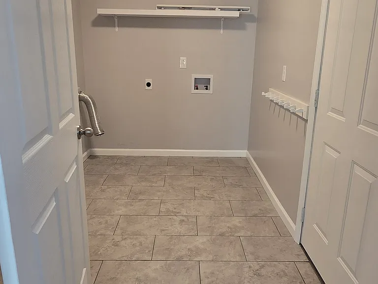 2 Lambeth Ct — Photo 47