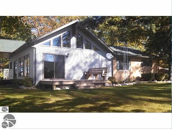 2nd image of 1418 Edwards St