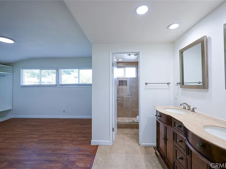 17122 Spinning Ave — Photo 17