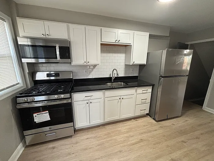3 bed, 2.0 bath, $2,300 — Photo 1