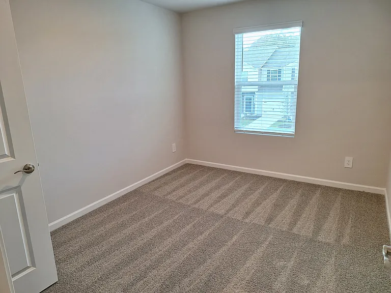 675 Rolling Fields Dr — Photo 13
