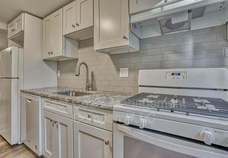 2110 Taylor Ave #B — Photo 11