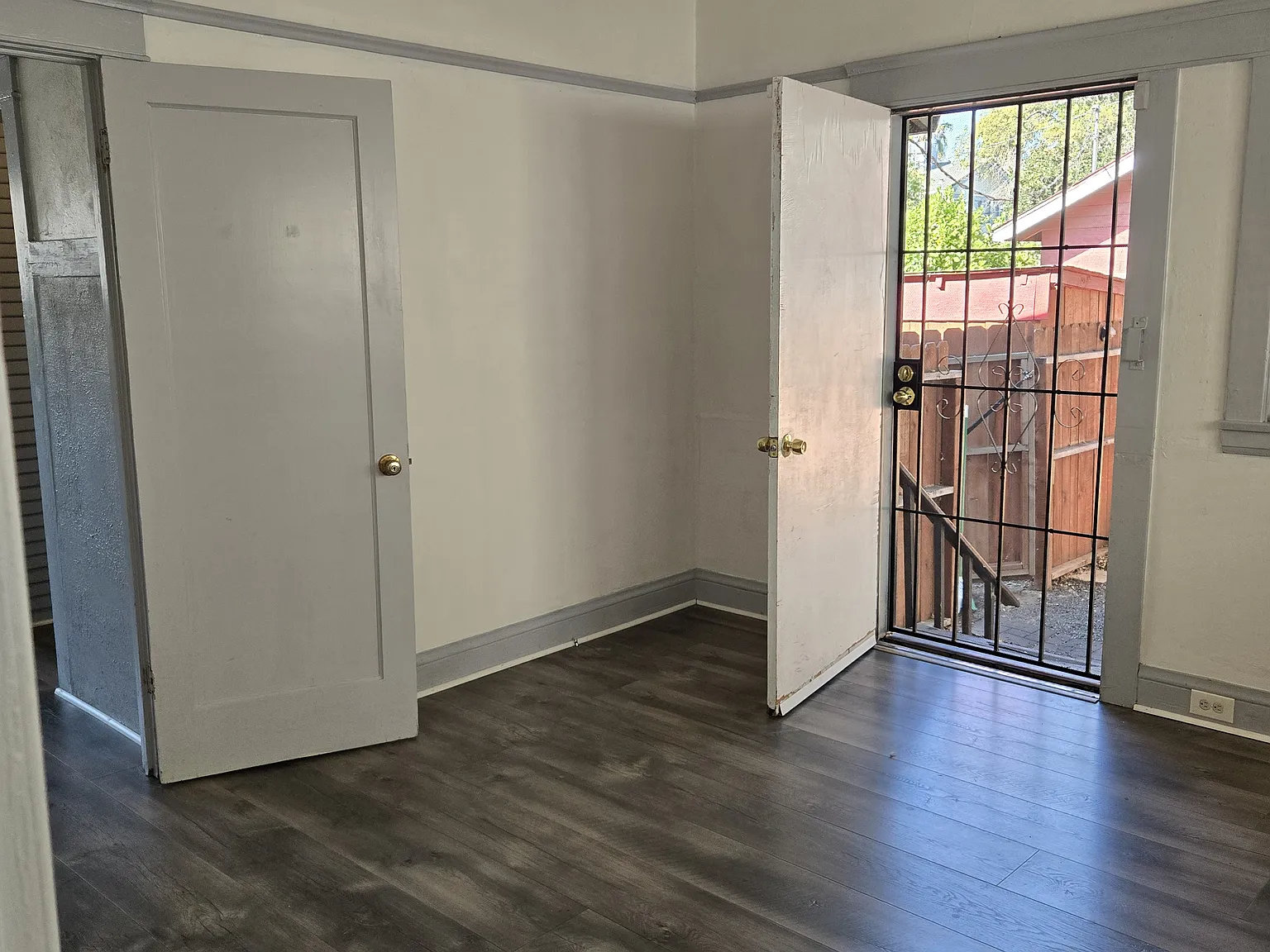 1 bed, 500 sqft, $1,050 — Photo 1