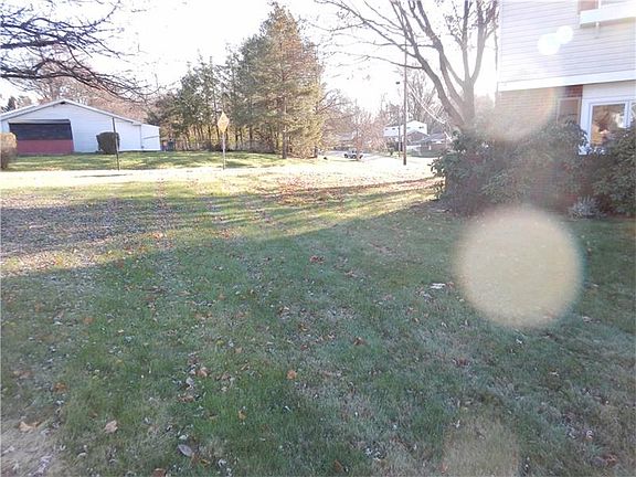 2nd image of 760 Garden City Dr