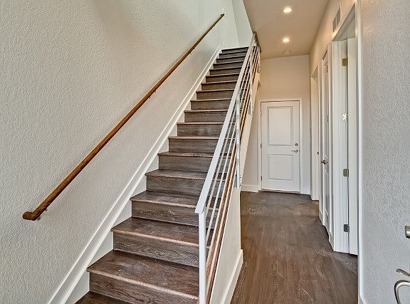 2nd image of 1141 W Mississippi Ave
