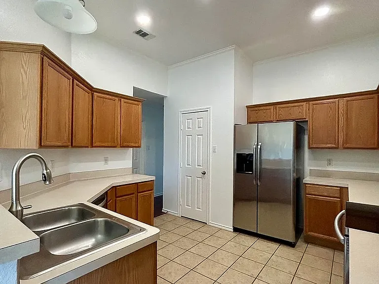 518 Morningside Ct — Photo 7