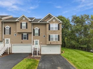 1112 Arrowhead Dr, Washington, PA 15301