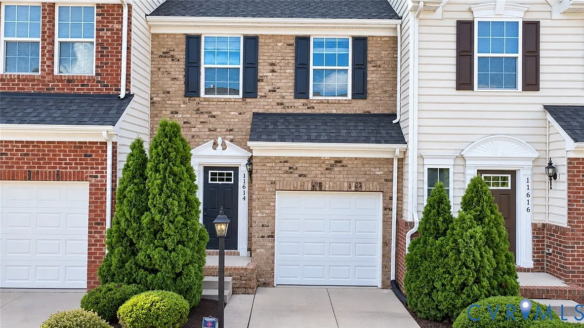 3 bed, 3.0 bath, 2464 sqft, $2,650 — Photo 2