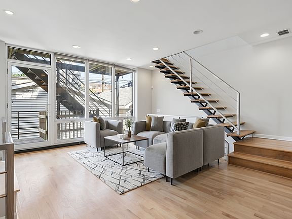 4th image of 1015 N Hermitage Ave #B