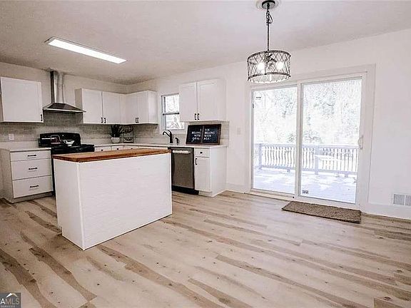 2nd image of 2688 Heritage Ln