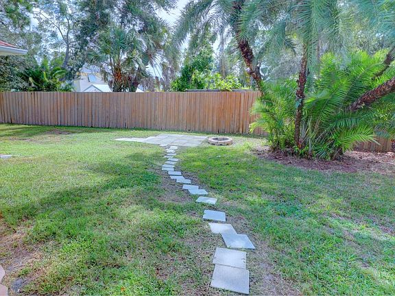 5th image of 409 Palm Ave