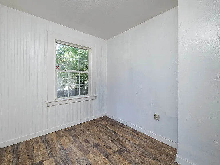 303 E Arcade St — Photo 14