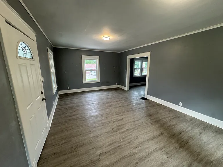 1145 E Walnut St — Photo 5