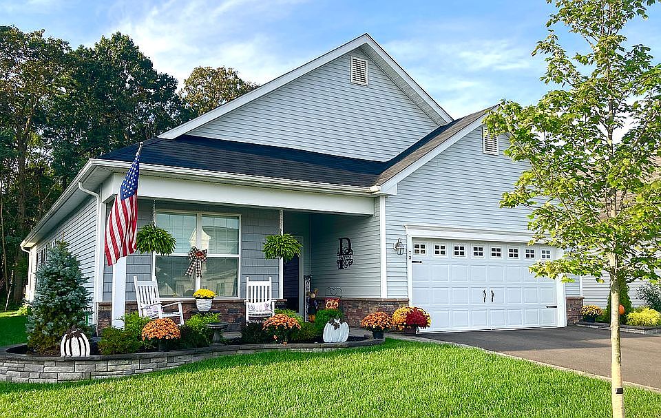 1st image of 73 Woodview Dr