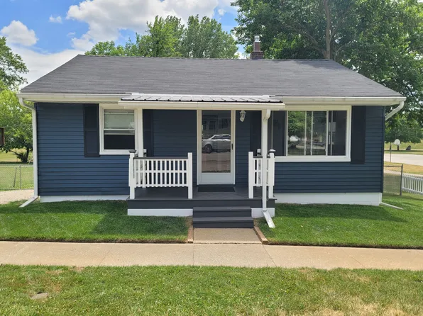 204 South St, Fowlerville, MI 48836