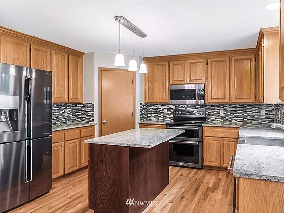 5th image of 3422 185th Street Ct E