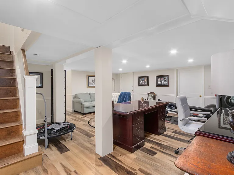 141 Coggeshall Ave — Photo 33