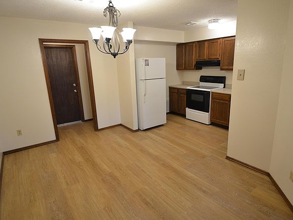 4th image of 2803 Glen Oaks Dr