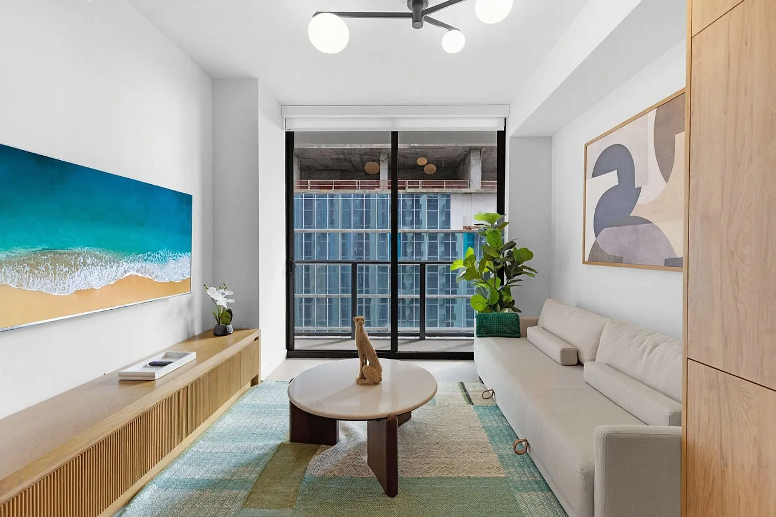 1 bed, 1.0 bath, 592 sqft, $3,356 — Photo 1