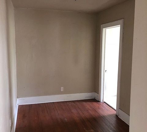 5th image of 129 NW 30th St APT 2