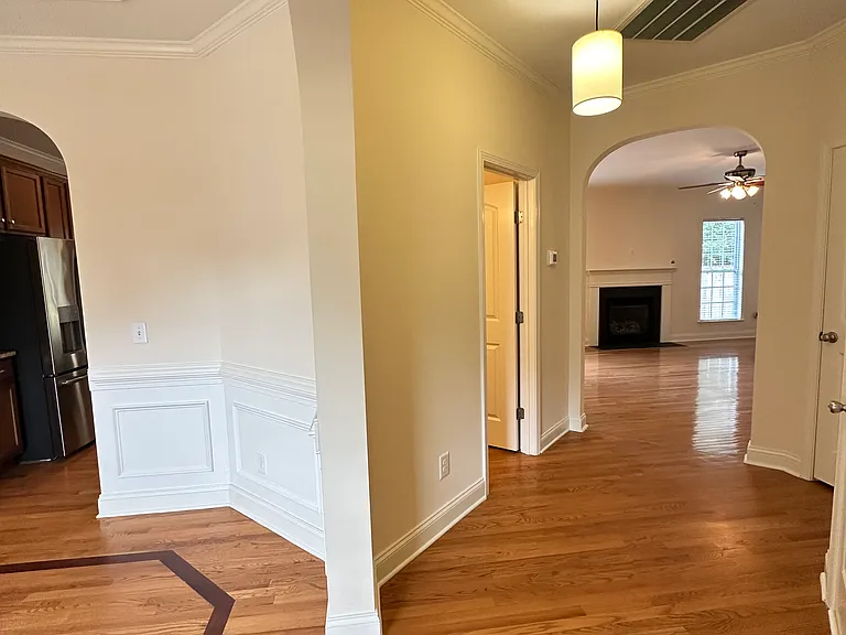 4612 Cottendale Dr — Photo 7