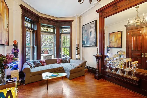 Sold by MNS | media 2