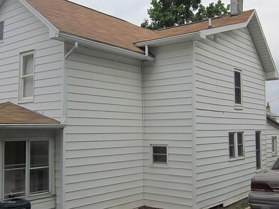 4th image of 133 Linden St