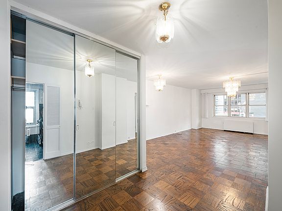 3rd image of 159 W 53rd St APT 17G