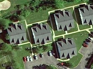 104 Fairways Dr UNIT B, Chardon, OH 44024