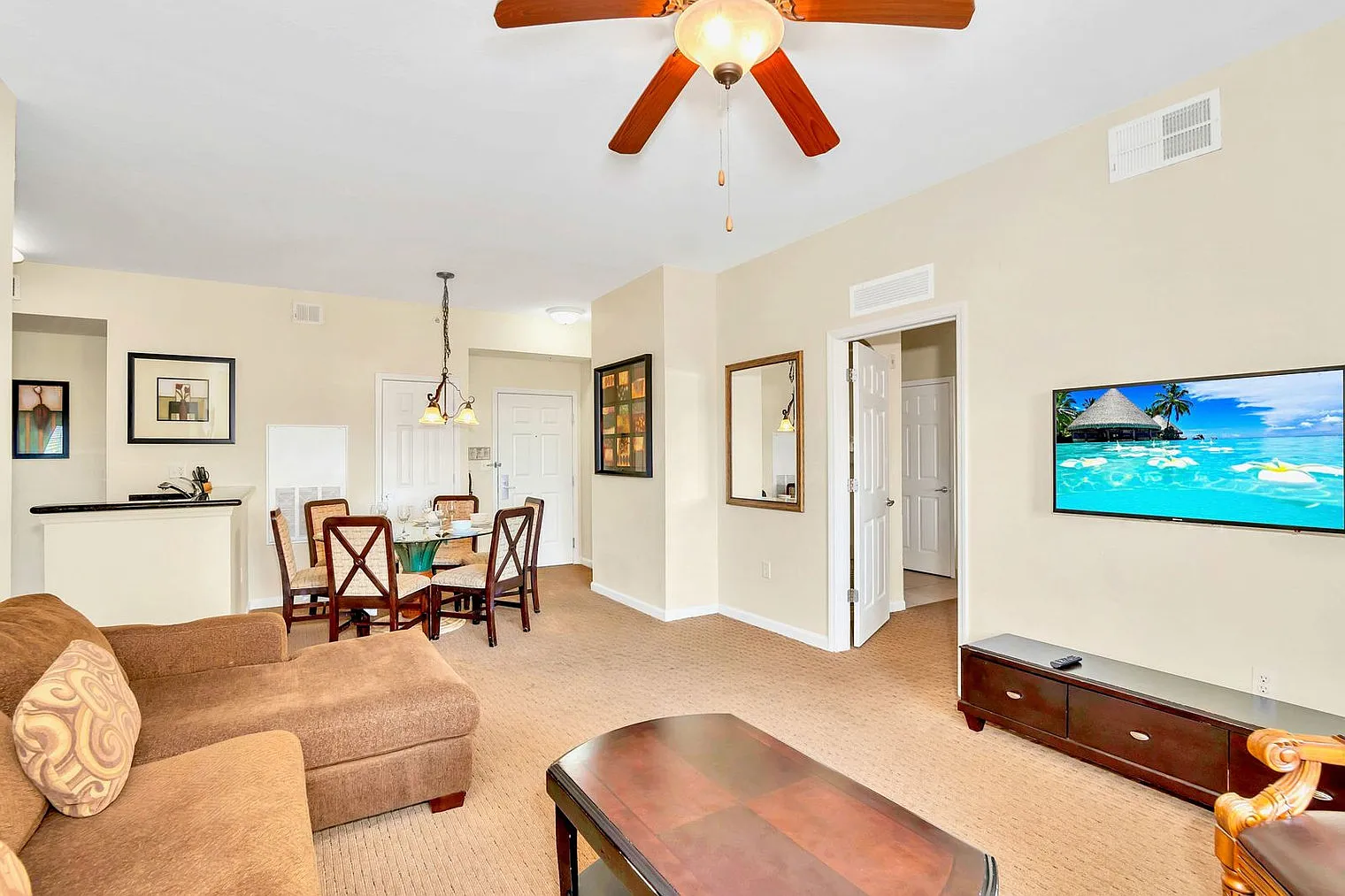 2 bed, 2.0 bath, 1076 sqft, $4,634 — Photo 2