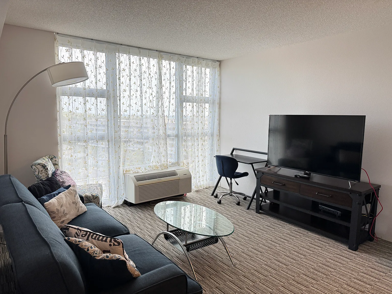 3 bed, 1145 sqft, $4,300 — Photo 3