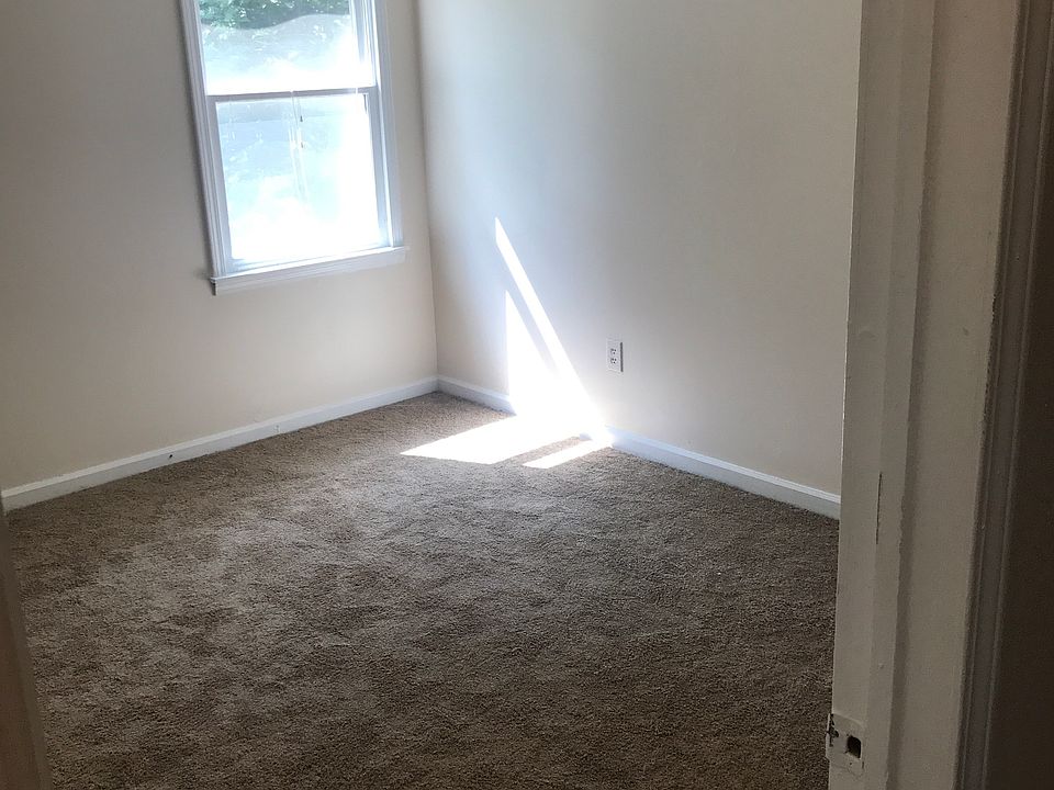 2nd image of 1439 Floyd Cir