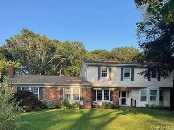 39 Burham Drive, Smithtown, NY 11787