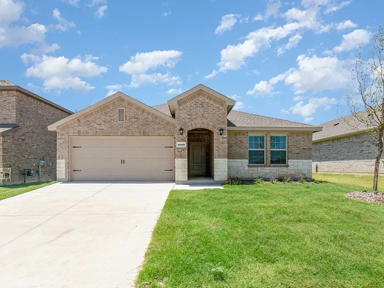 3928 Amethyst Dr — Photo 1